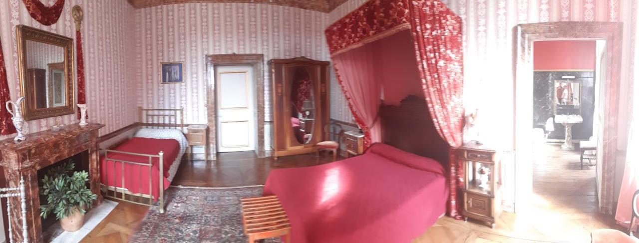 Chateau De Longeville Deux-Chaises