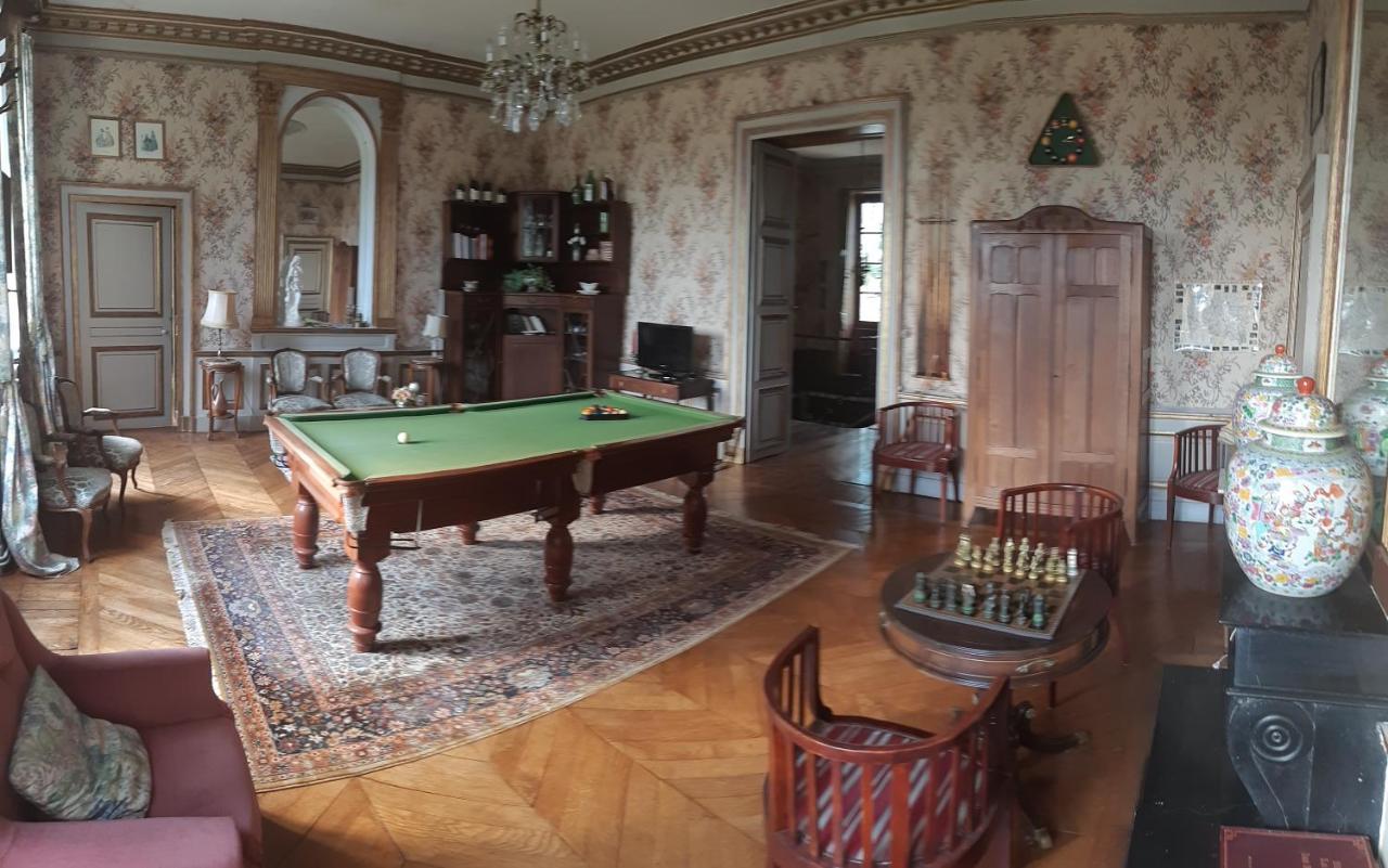Chateau De Longeville