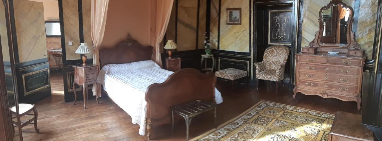 Chateau De Longeville